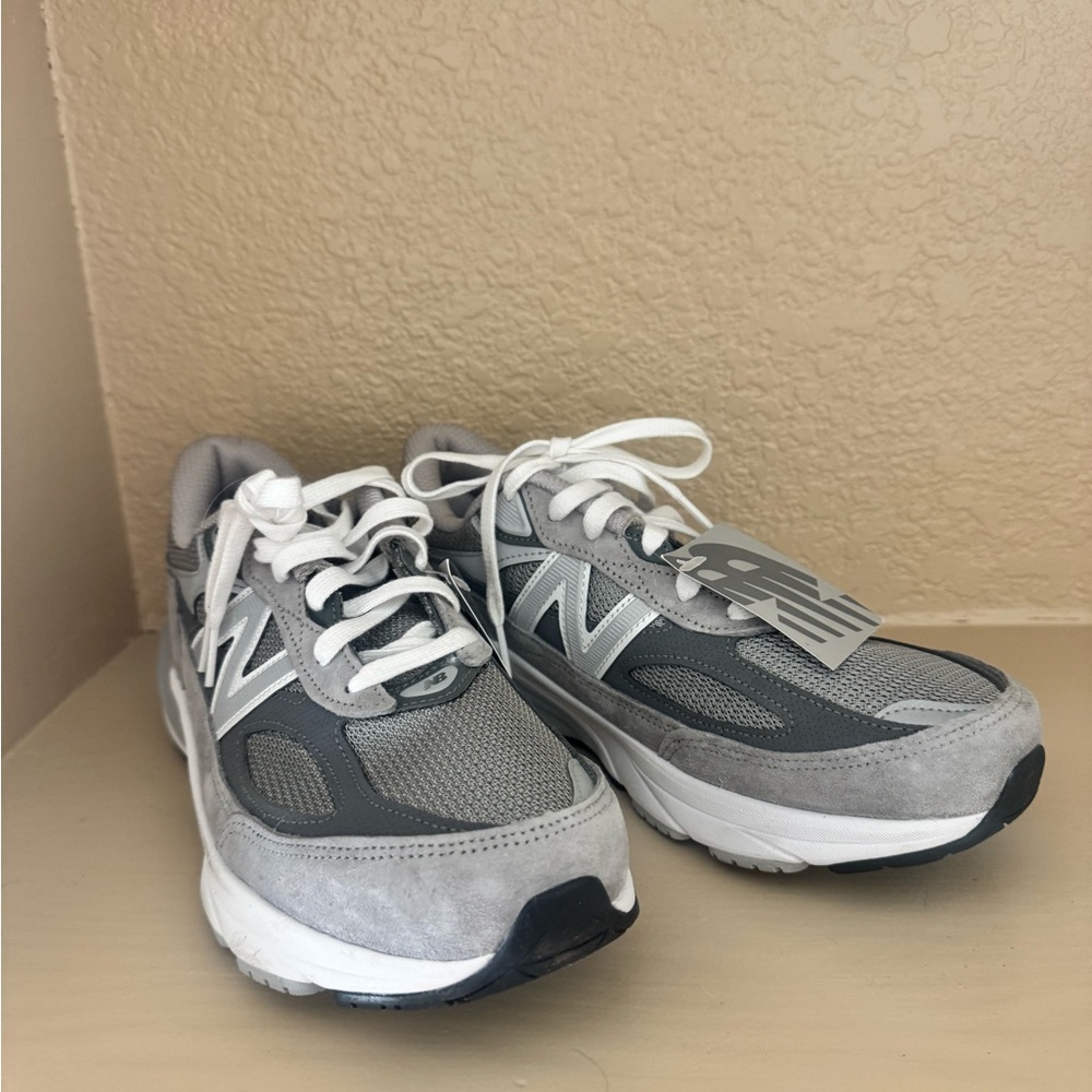 New Balances 990v6